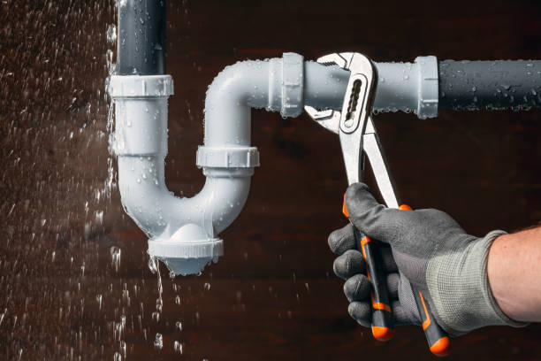 Professional Emergency Plumber technician working in Broomall, PA